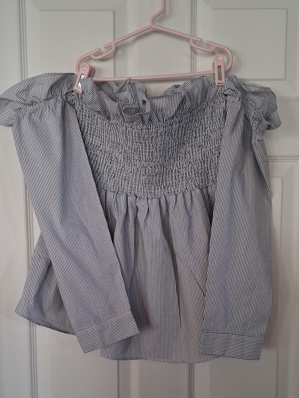 NYTT Blue & White Striped Off-Shoulder Smocked Blouse